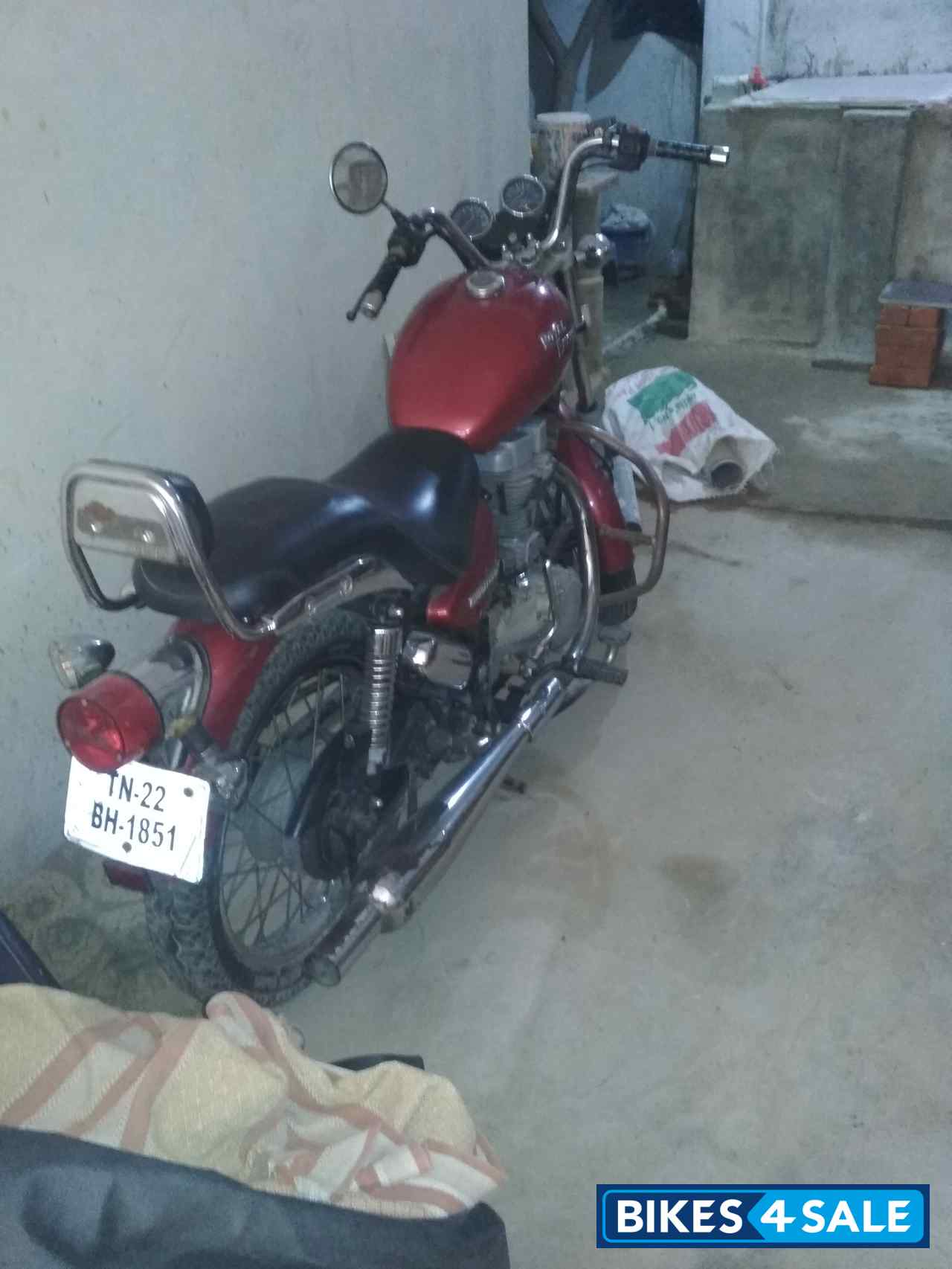 Red Royal Enfield Thunderbird TwinSpark 350 Red Royal Enfield Thunderbird TwinSpark 350