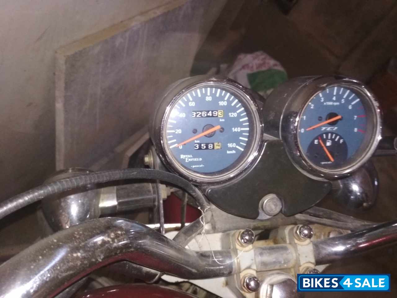 Red Royal Enfield Thunderbird TwinSpark 350 Red Royal Enfield Thunderbird TwinSpark 350