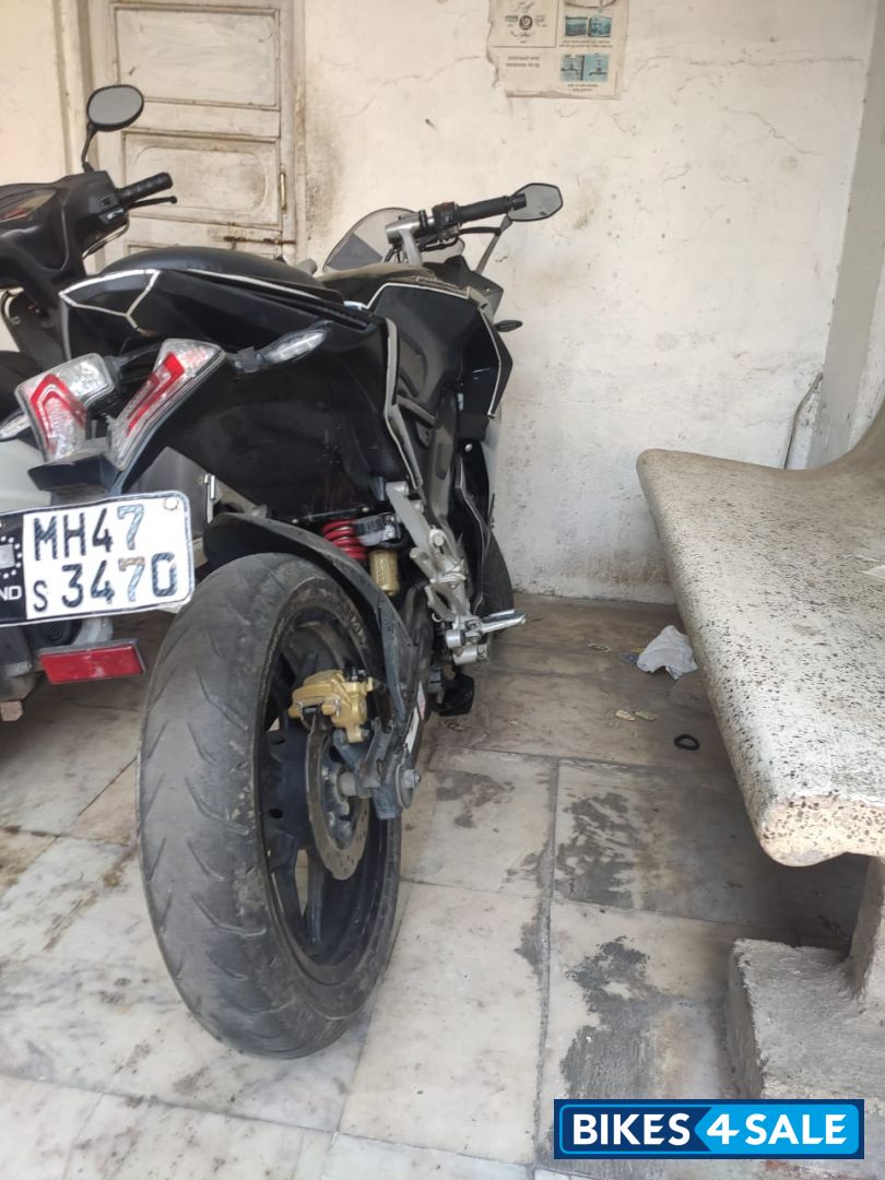 Black Bajaj Pulsar RS 200