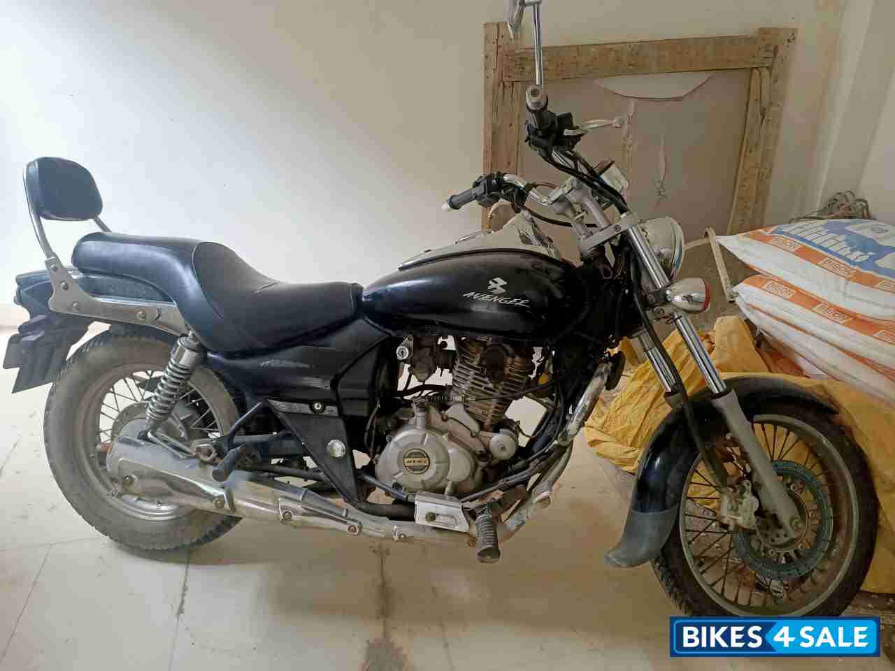 Bajaj Avenger 220 DTS-i