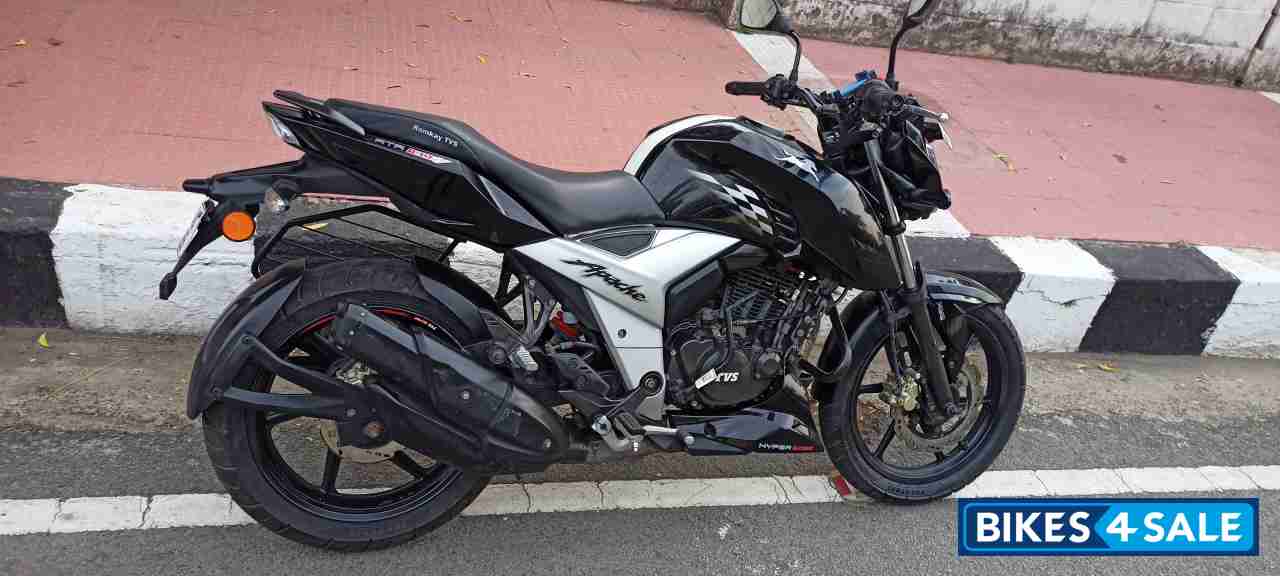 Black TVS Apache RTR 160 4V