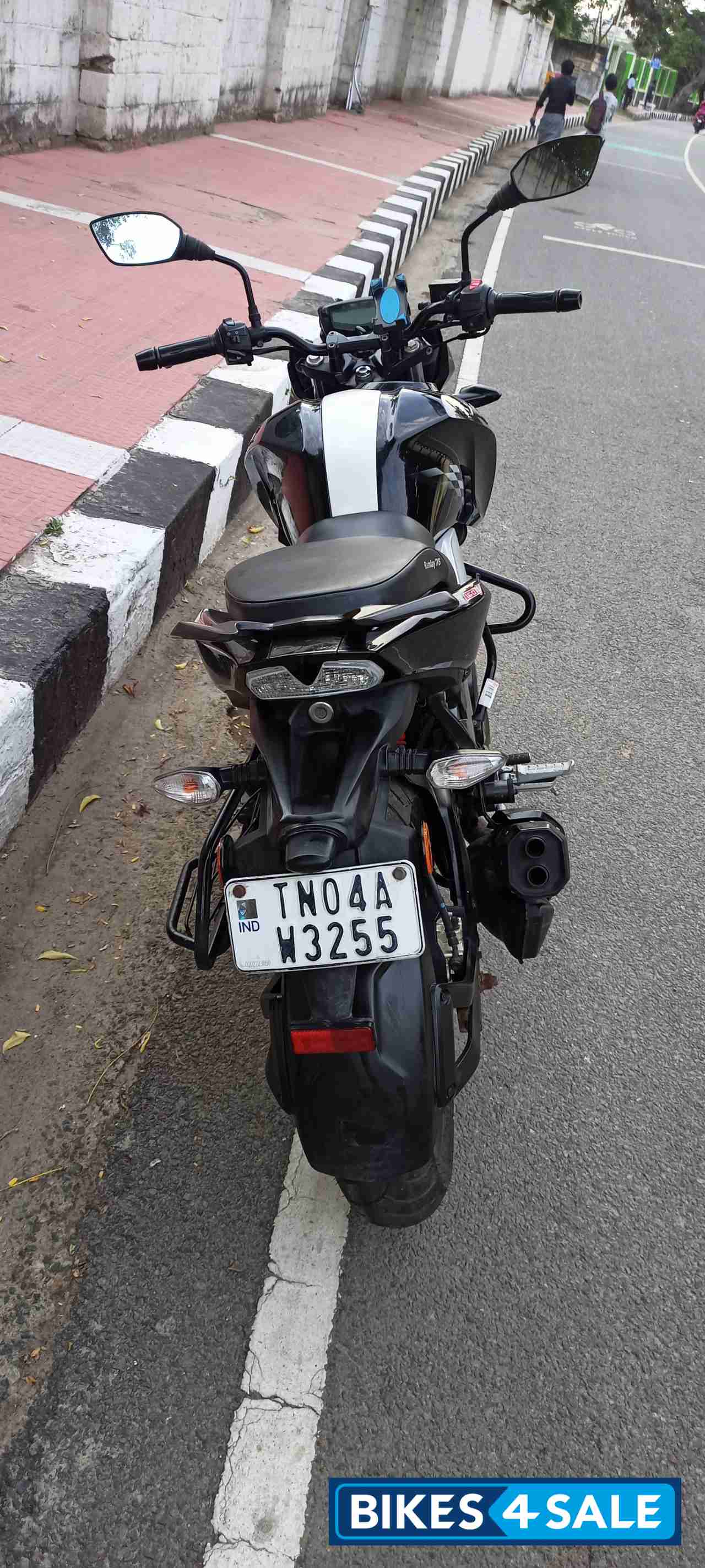 Black TVS Apache RTR 160 4V