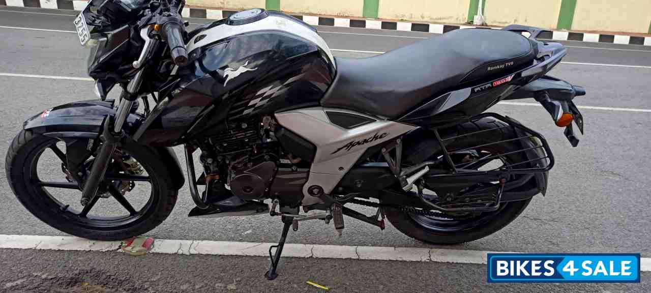 Black TVS Apache RTR 160 4V