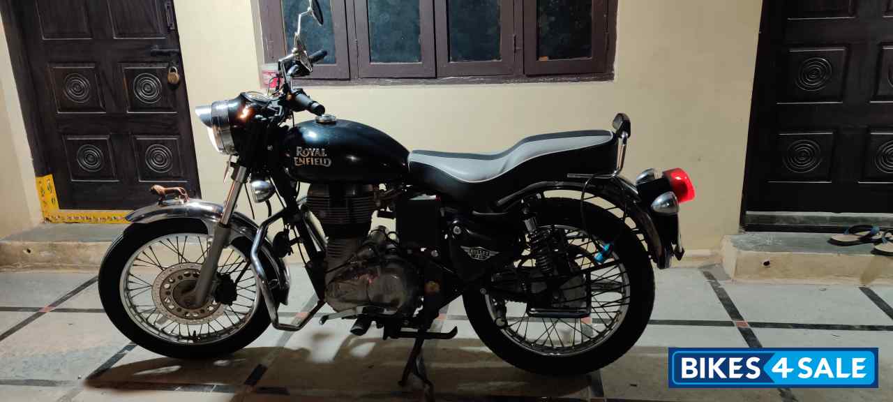 Black Royal Enfield Bullet Electra Twinspark