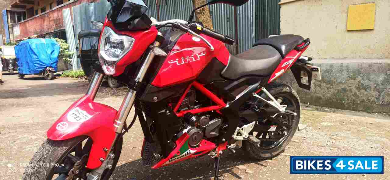 Red Benelli TNT 25