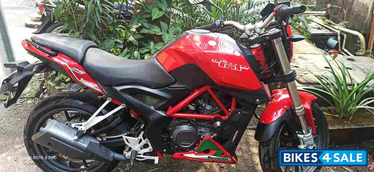 Red Benelli TNT 25