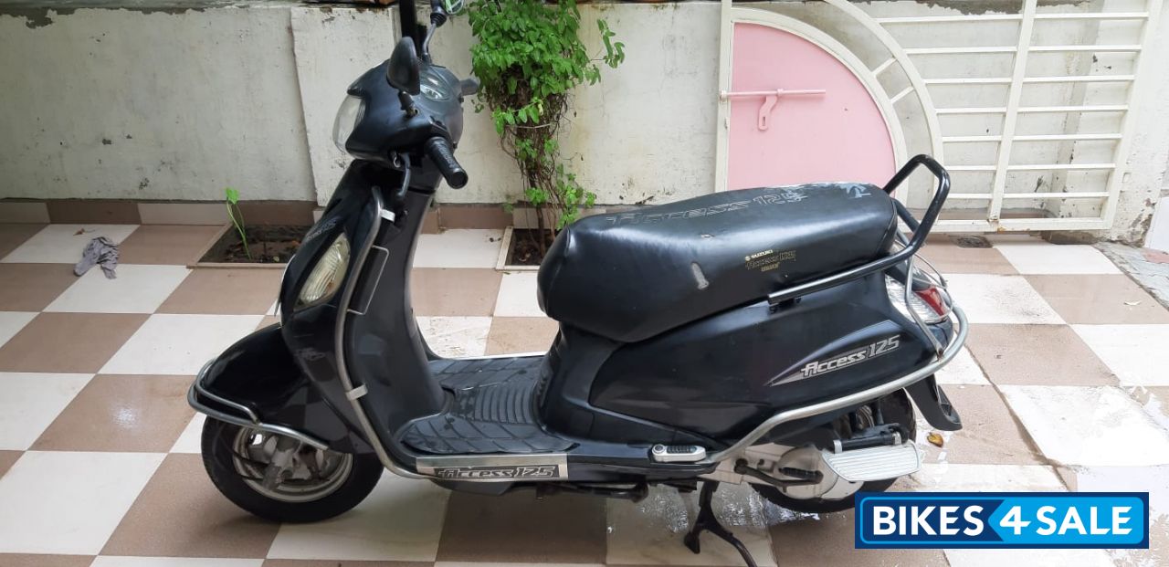 Black Suzuki Access 125