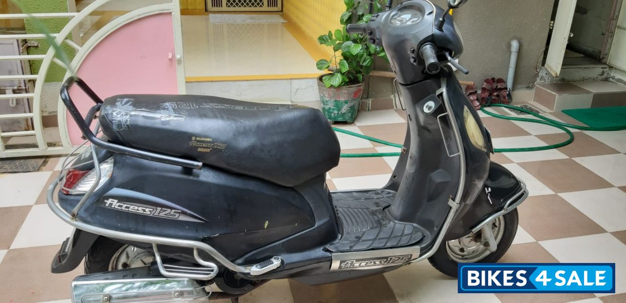 Black Suzuki Access 125