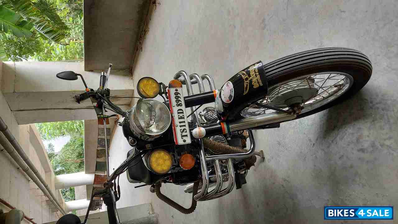 Black Royal Enfield Bullet Standard 350