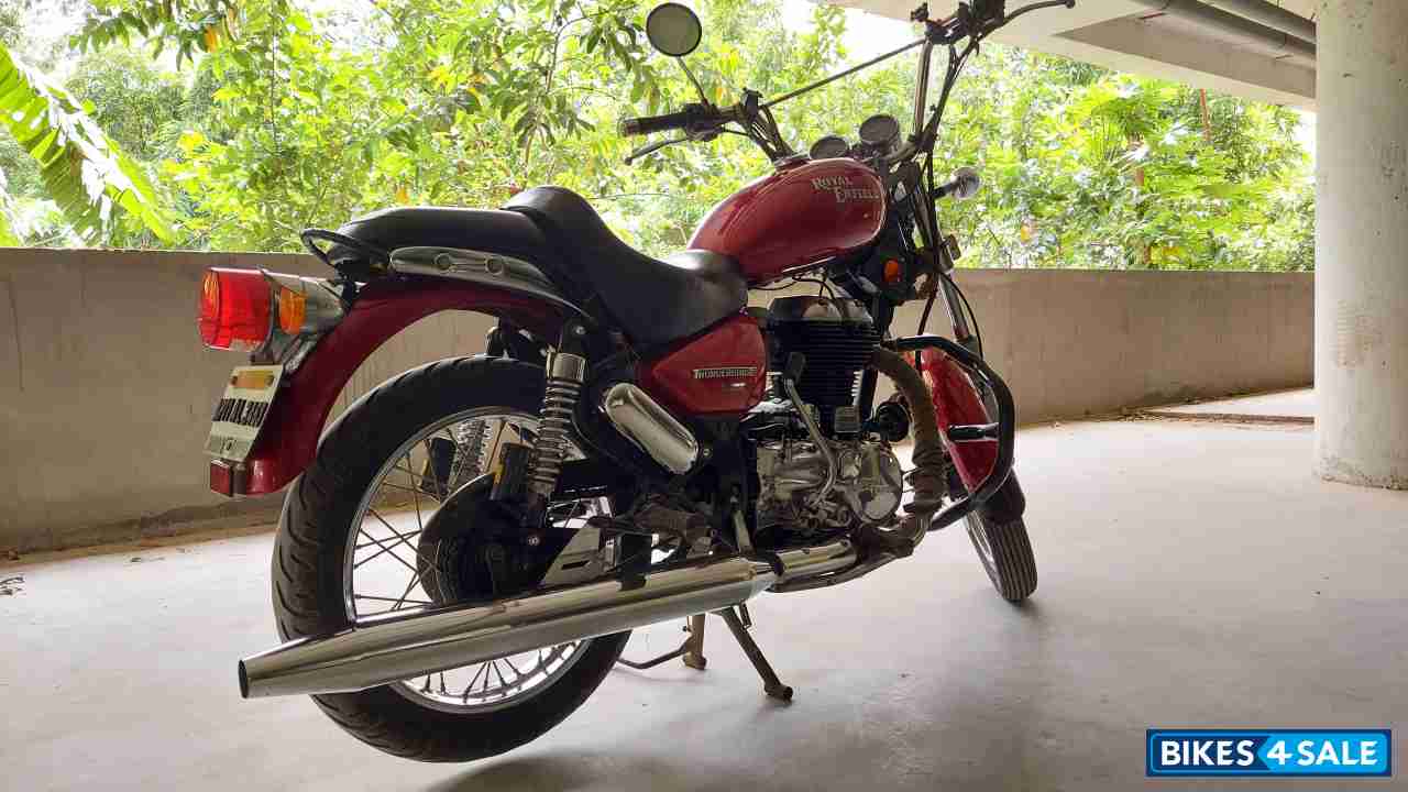Red Royal Enfield Thunderbird TwinSpark 350