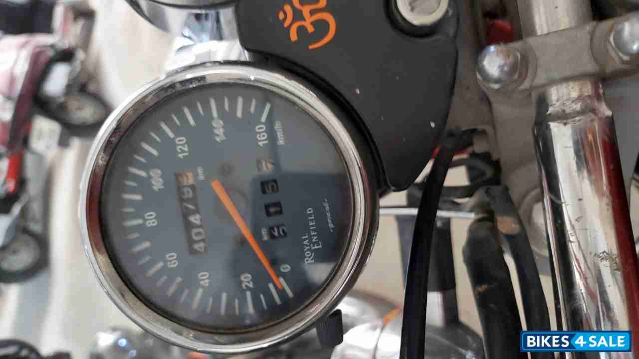 Red Royal Enfield Thunderbird TwinSpark 350