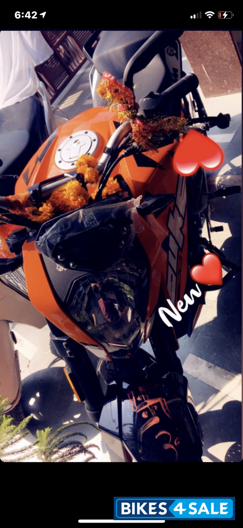 Orange KTM Duke 200 ABS
