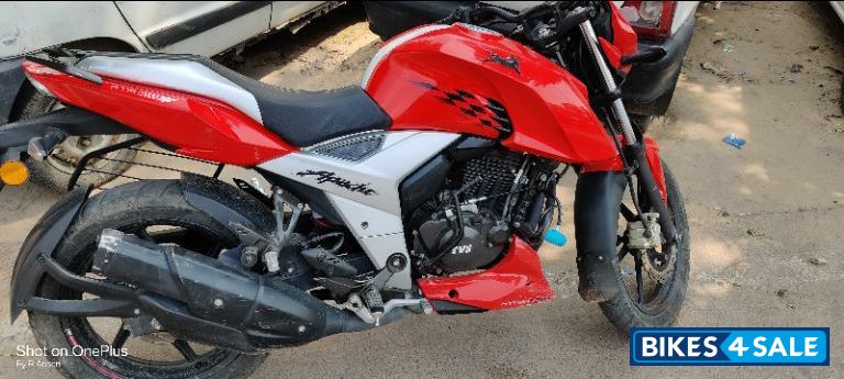 Red TVS Apache RTR 160 4V