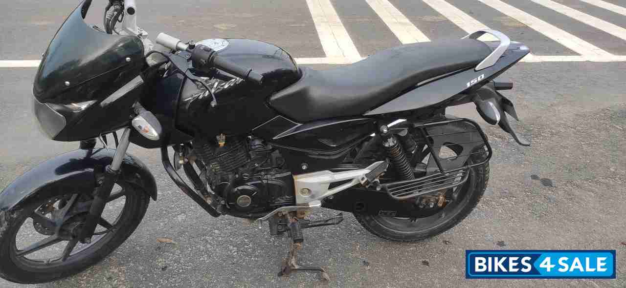 Black Bajaj Pulsar 150