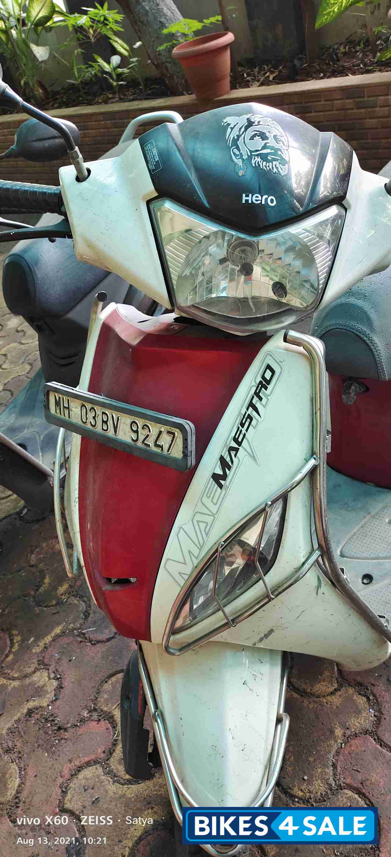 White And Red Hero Maestro