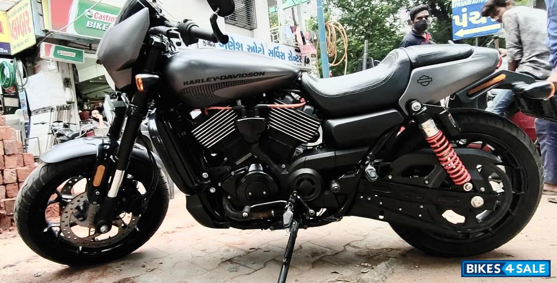 Rock Silver Harley Davidson Street Rod