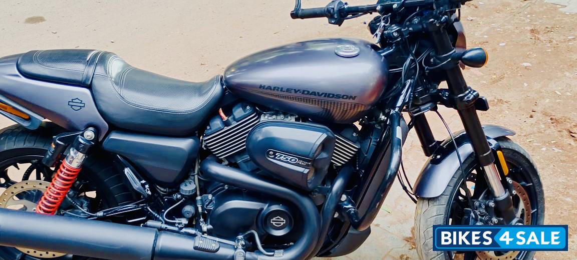 Rock Silver Harley Davidson Street Rod