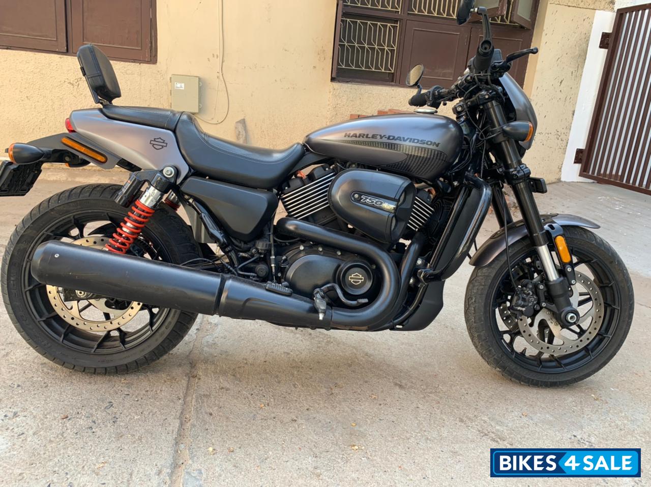 Rock Silver Harley Davidson Street Rod