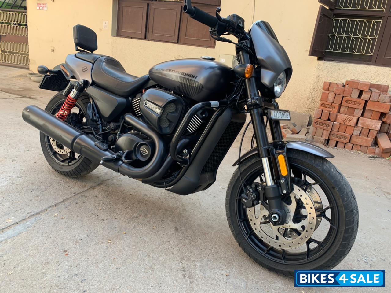 Rock Silver Harley Davidson Street Rod