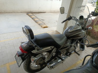 Black Bajaj Avenger Cruise 220
