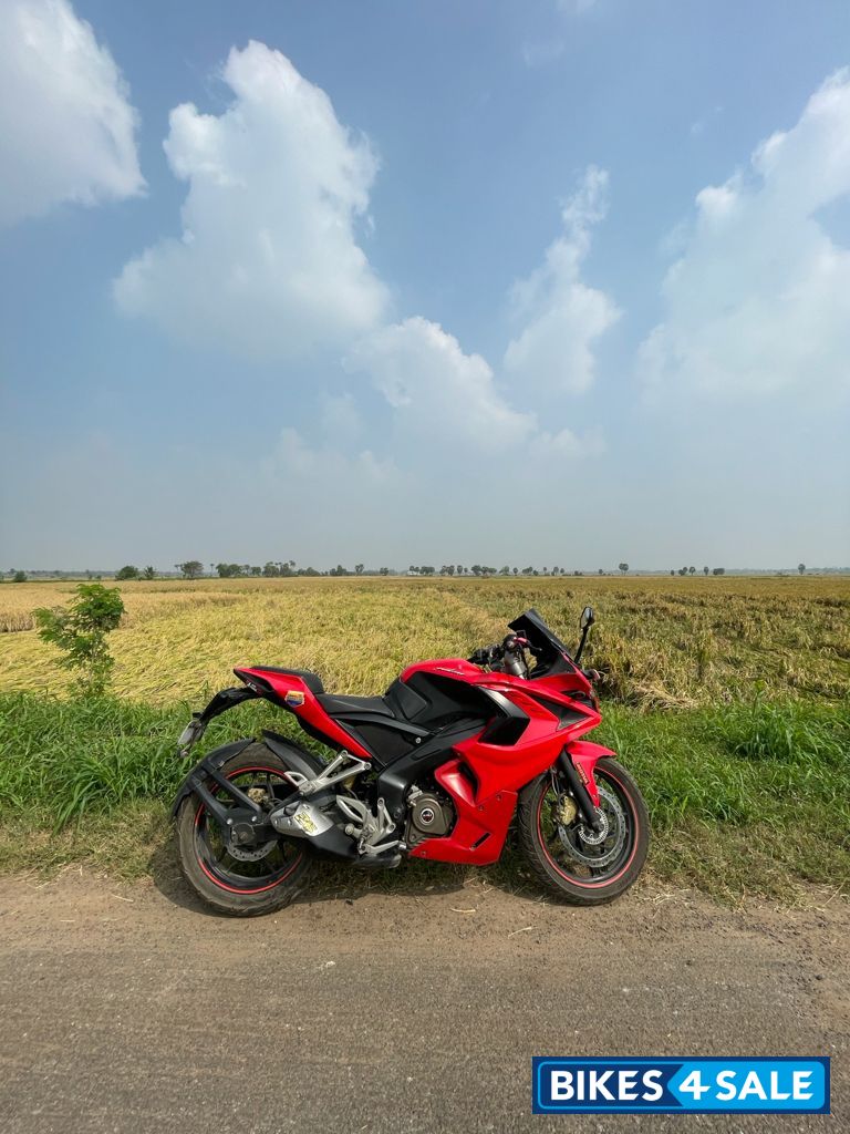 Bajaj Pulsar RS 200 ABS