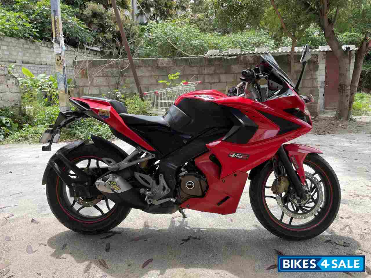 Bajaj Pulsar RS 200 ABS