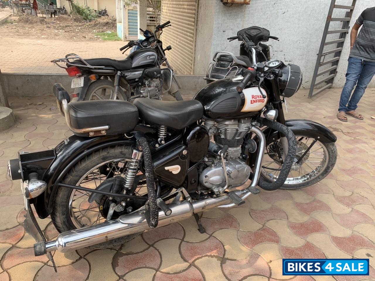 Black Royal Enfield Classic 350 Black Royal Enfield Classic 350