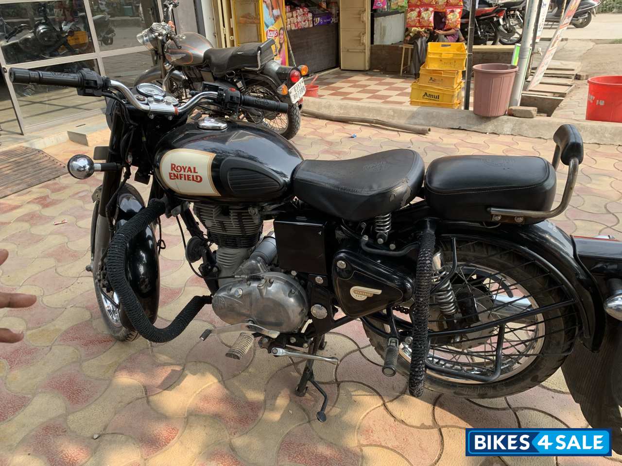 Black Royal Enfield Classic 350 Black Royal Enfield Classic 350