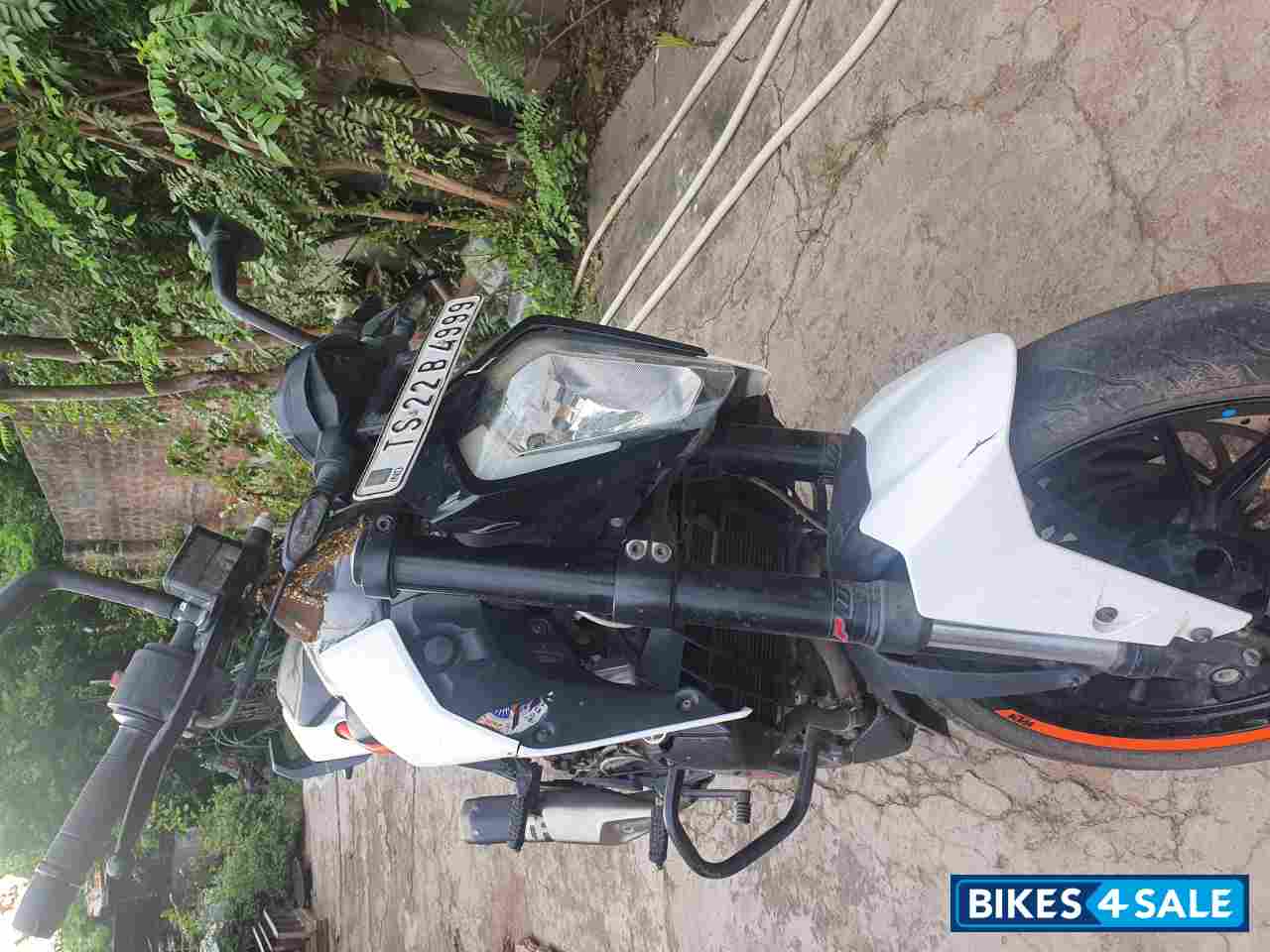 White KTM Duke 250 White KTM Duke 250