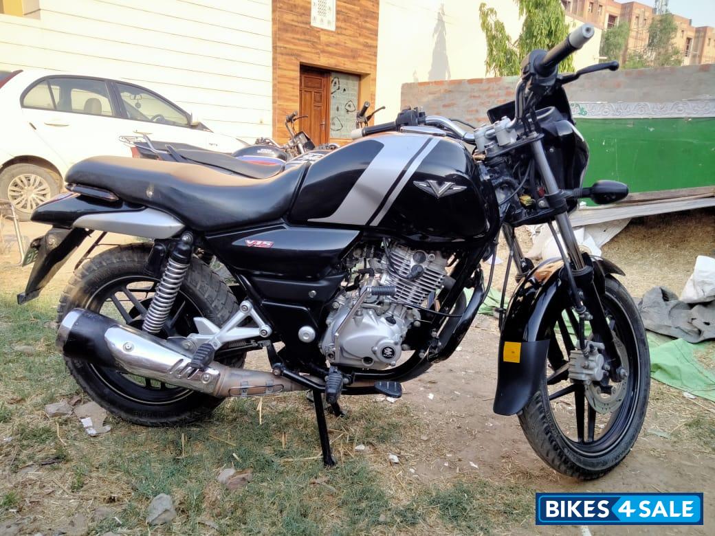 Bajaj V15