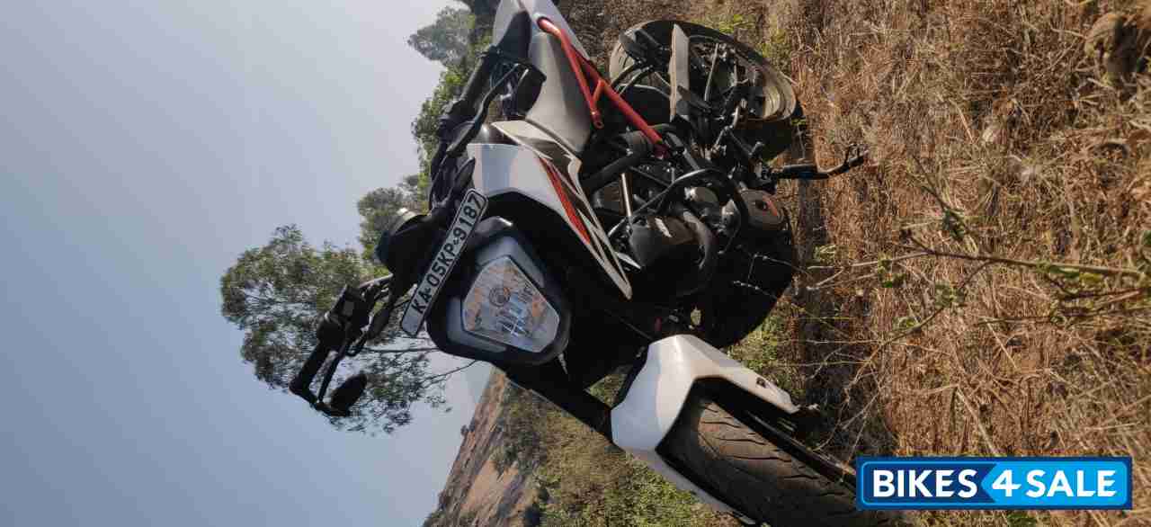 White KTM Duke 250