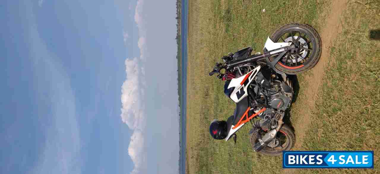 White KTM Duke 250