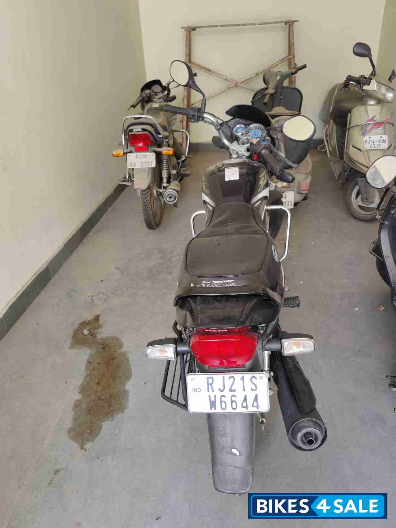 Brown Black Hero Super Splendor