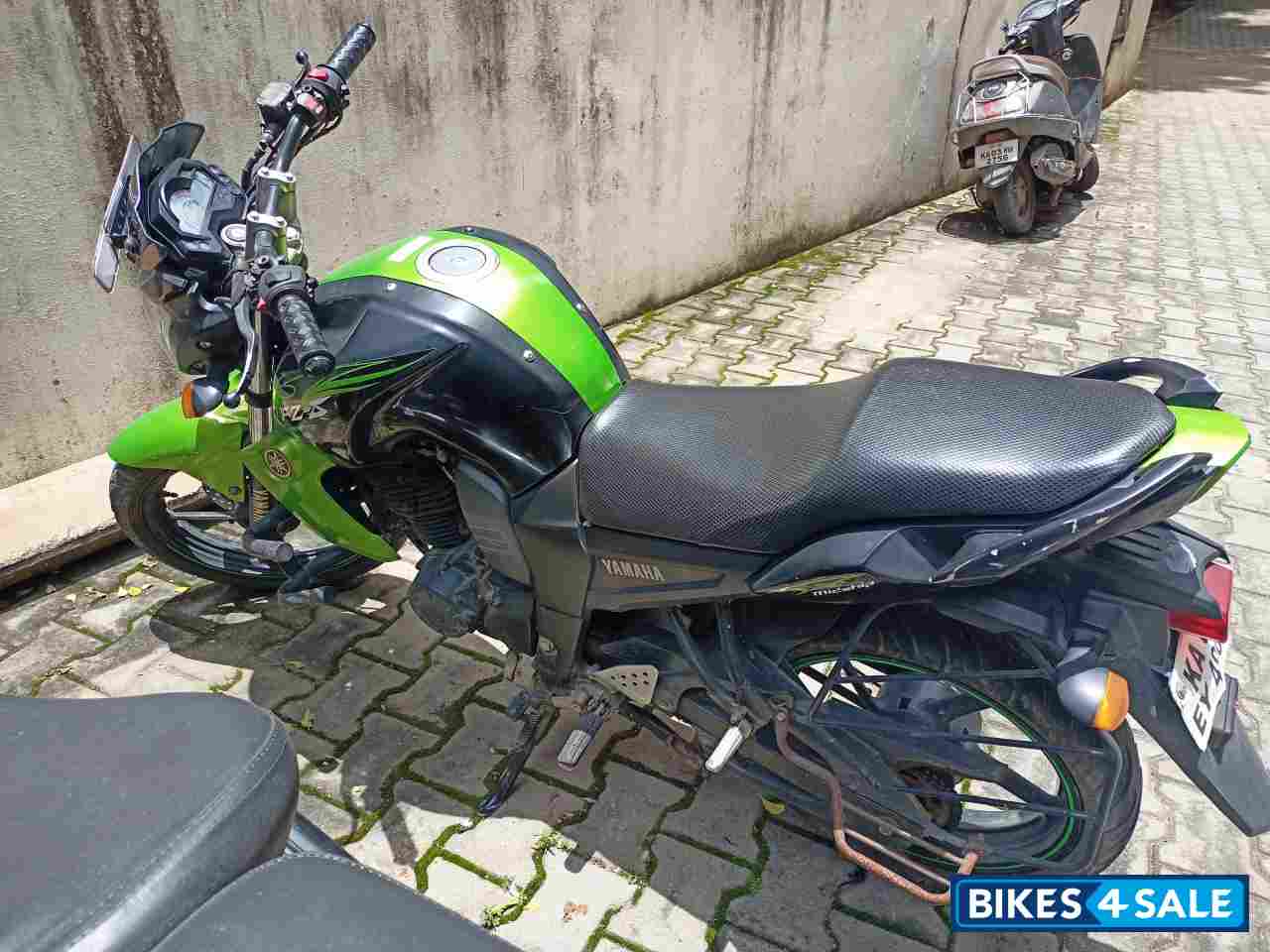 Blk Green Yamaha FZ