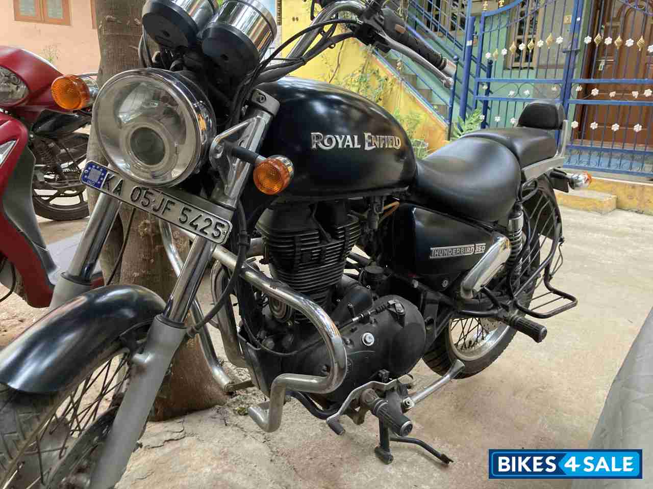 Black Royal Enfield Thunderbird 350 Black Royal Enfield Thunderbird 350