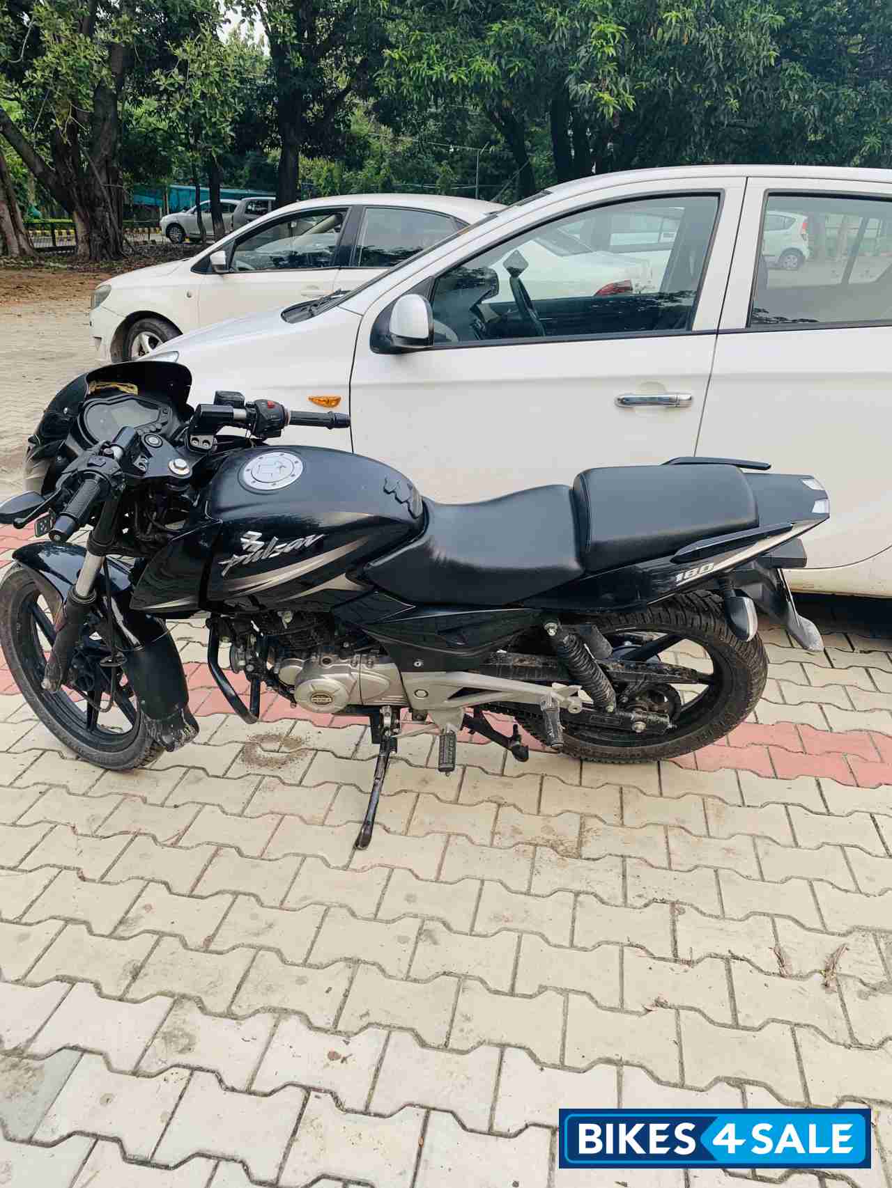 Black Bajaj Pulsar 180 DTSi