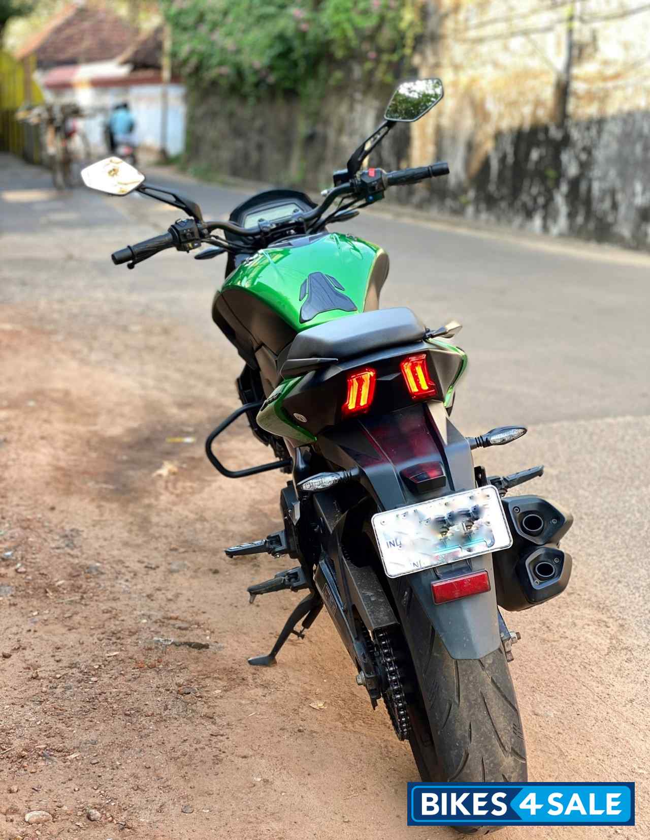 Green Bajaj Dominar 400 Disc