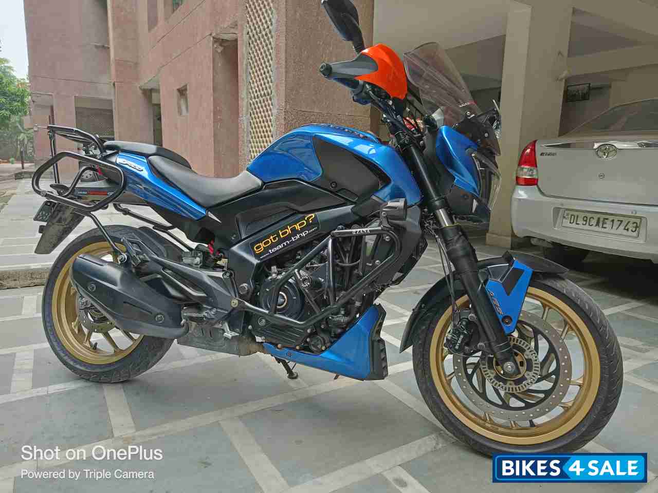 Glacier Blue Bajaj Dominar 400