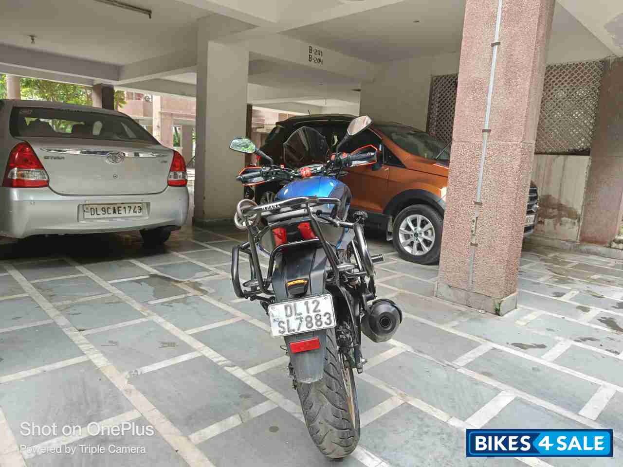 Glacier Blue Bajaj Dominar 400