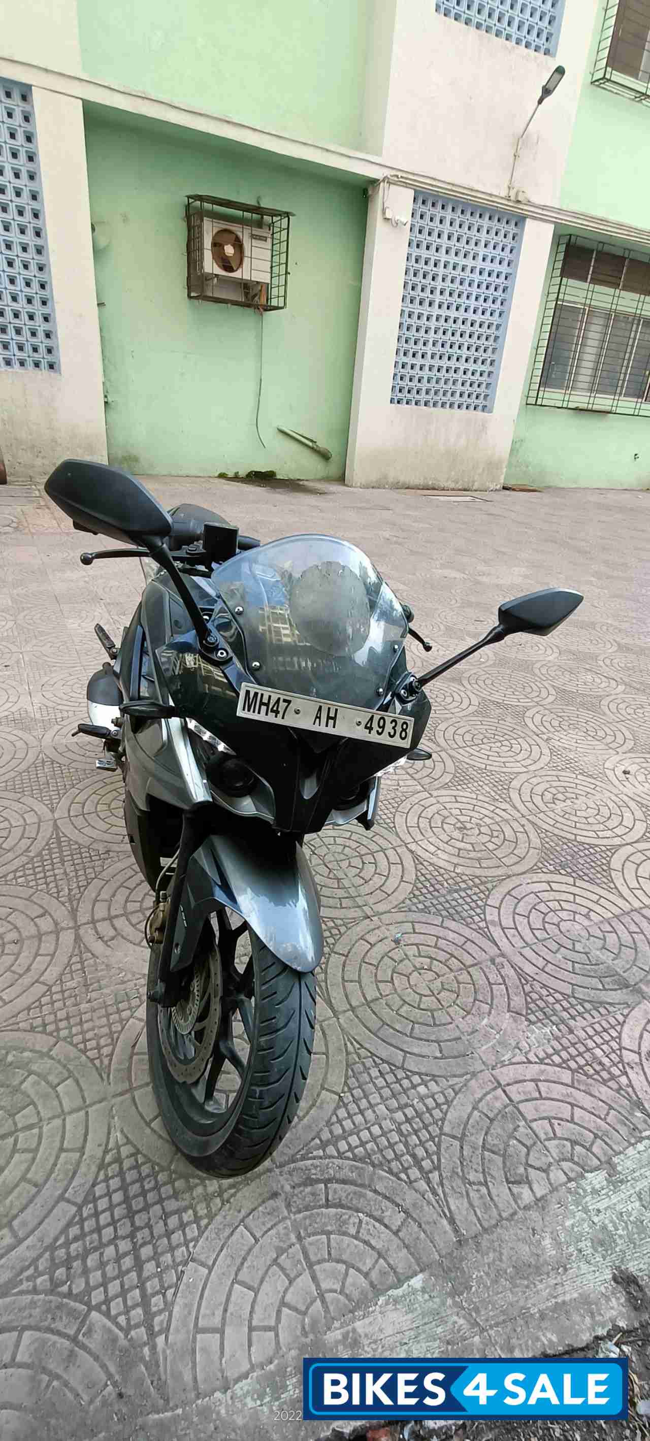 Black Bajaj Pulsar RS 200