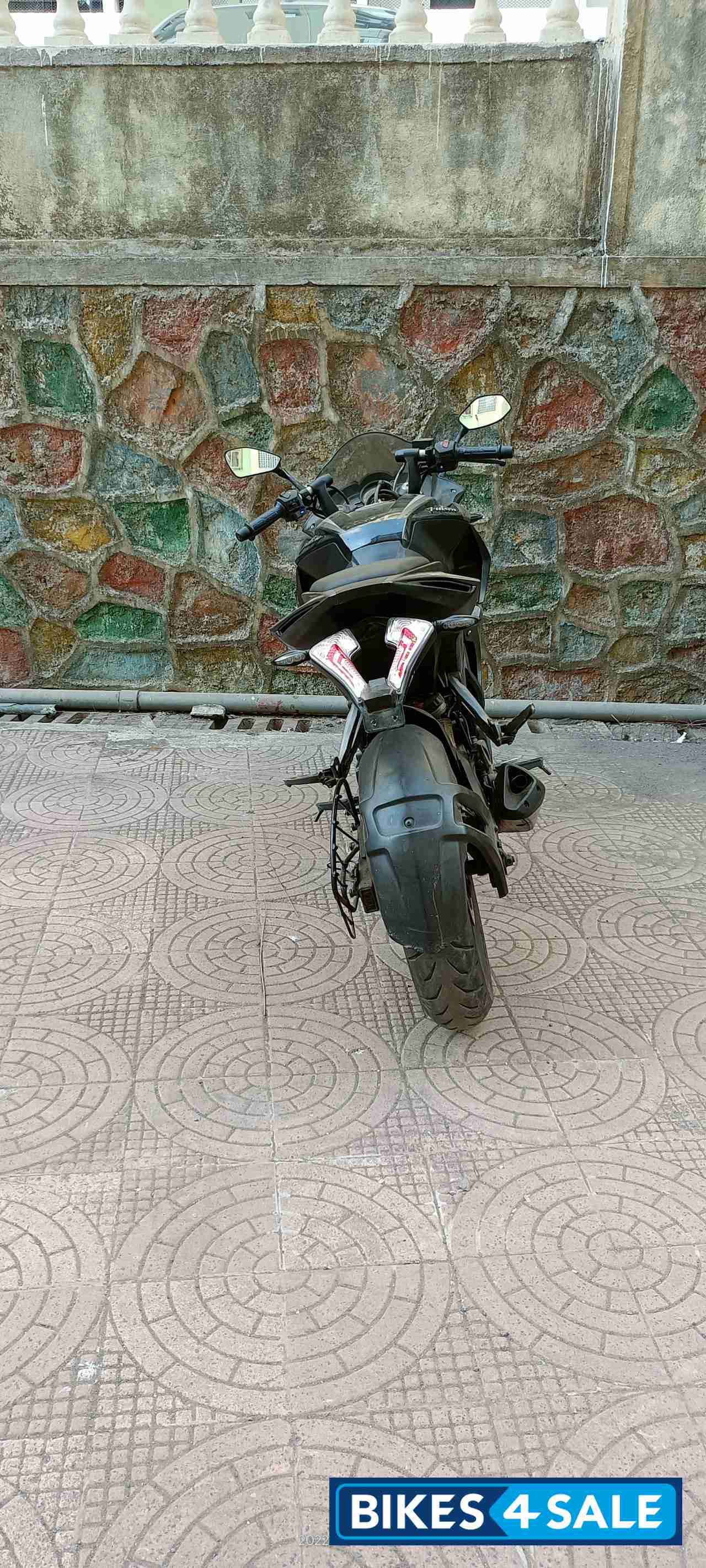 Black Bajaj Pulsar RS 200