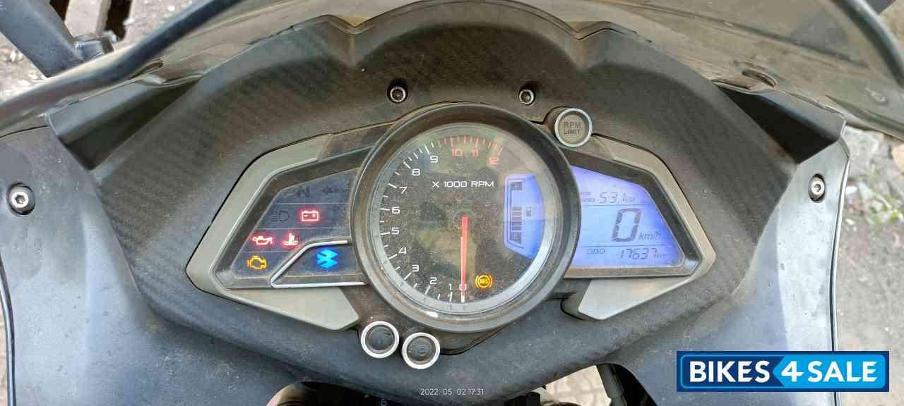 Black Bajaj Pulsar RS 200