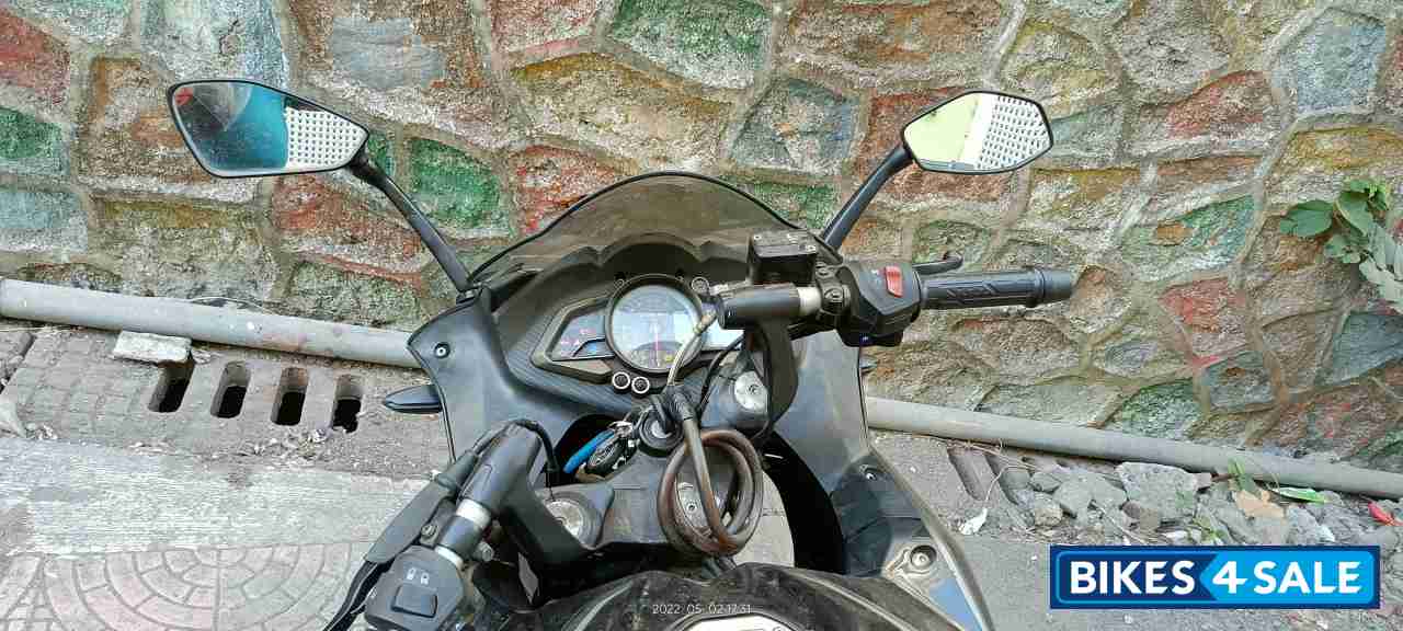 Black Bajaj Pulsar RS 200