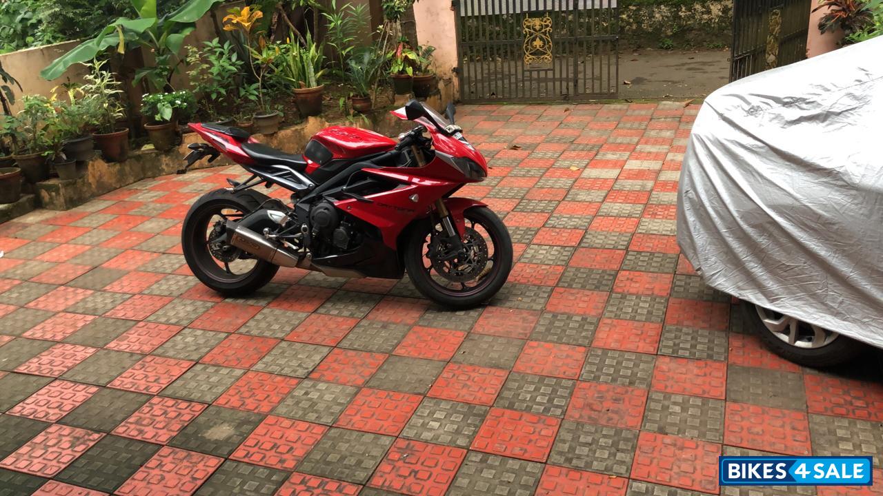 Red Triumph Daytona 675 Red Triumph Daytona 675