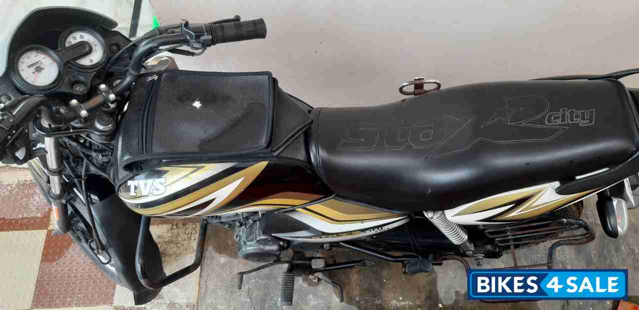 Black Dark Green TVS Star City 110