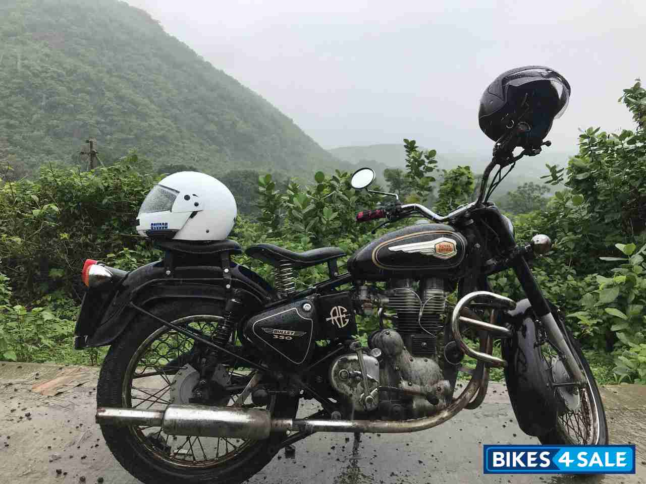 Black Royal Enfield Bullet Standard 350
