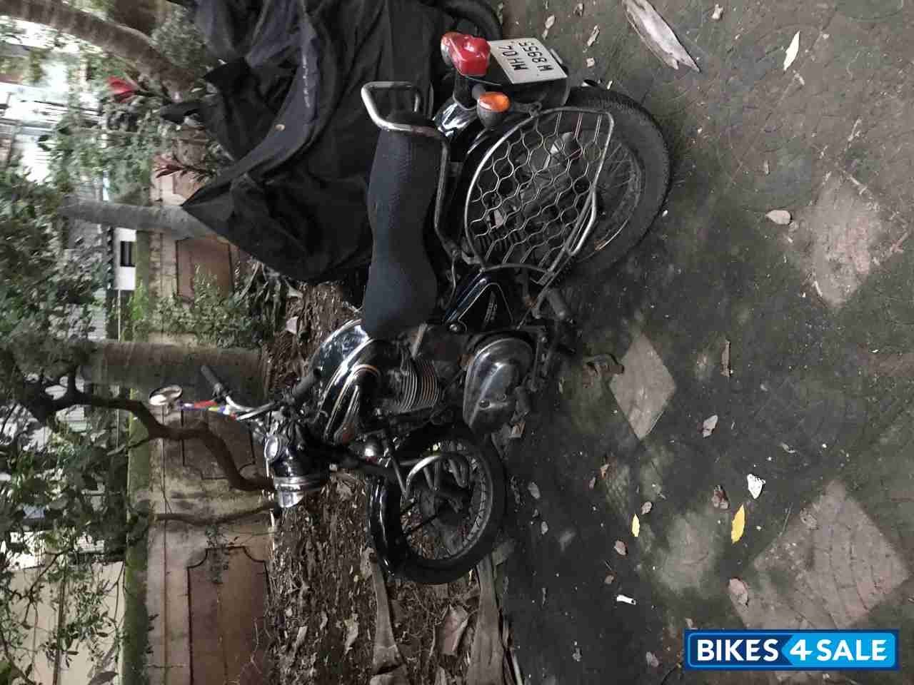 Black Royal Enfield Bullet Standard 350