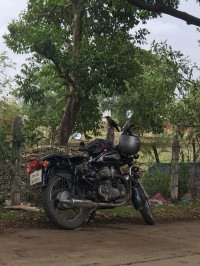 Black Royal Enfield Bullet Standard 350