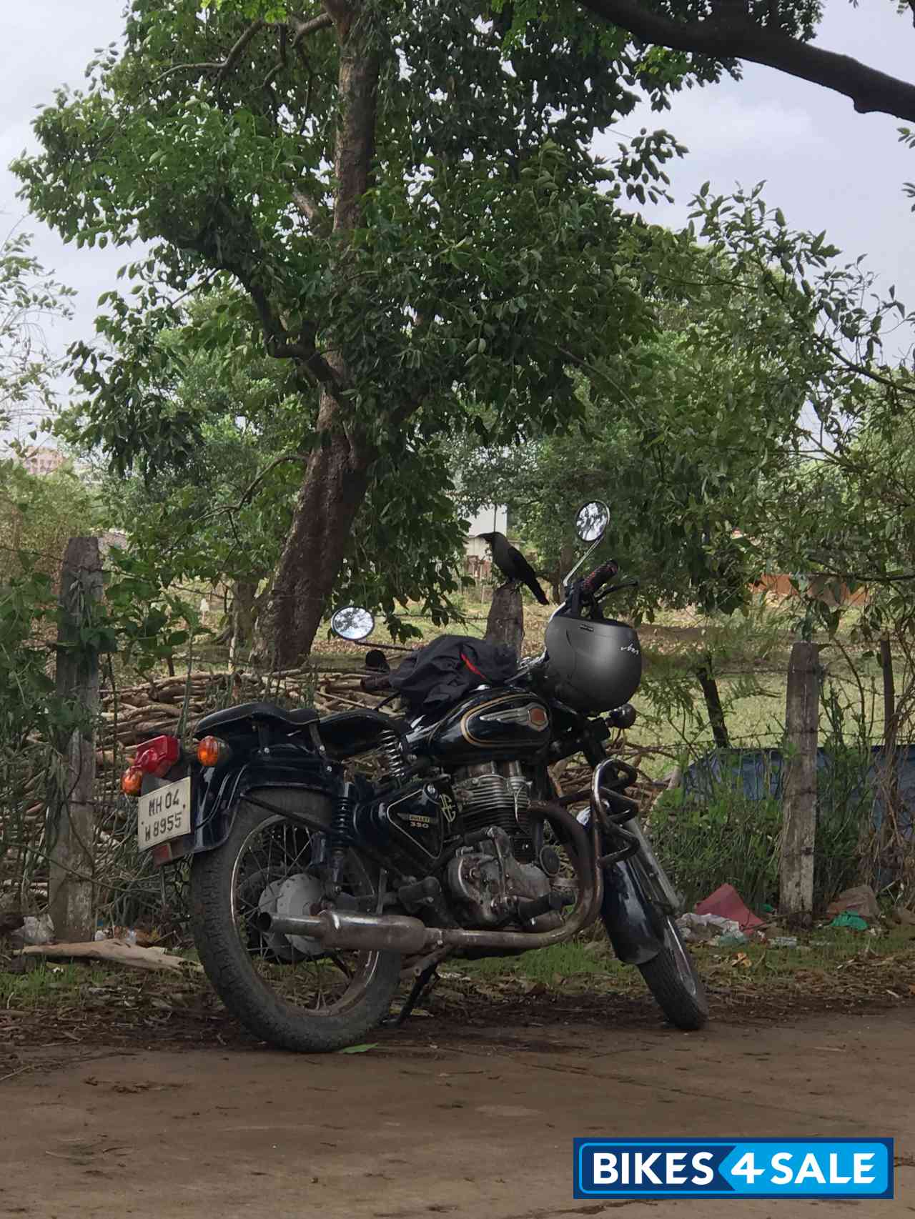 Black Royal Enfield Bullet Standard 350