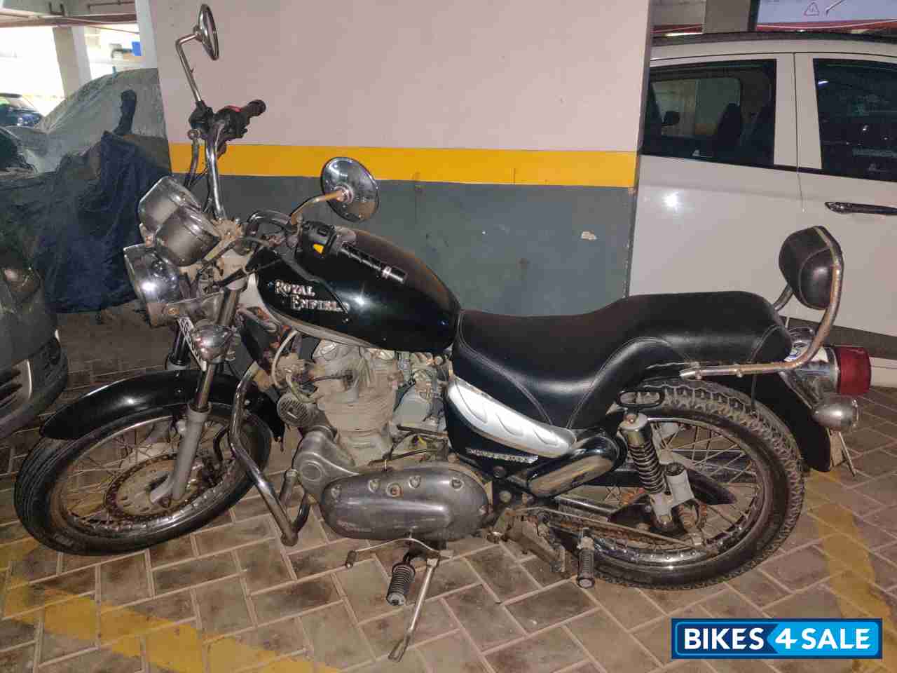 Black Royal Enfield Thunderbird 350 Black Royal Enfield Thunderbird 350